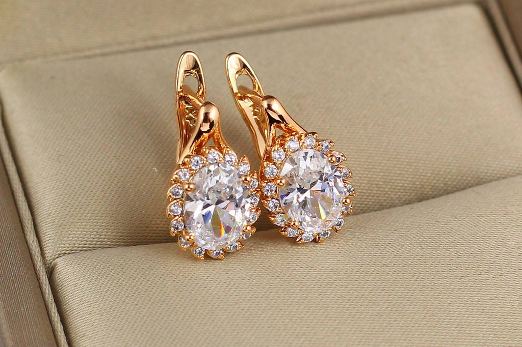 

Серьги Xuping Jewelry малинки с петелькой белый камень 1.5 см золотистые