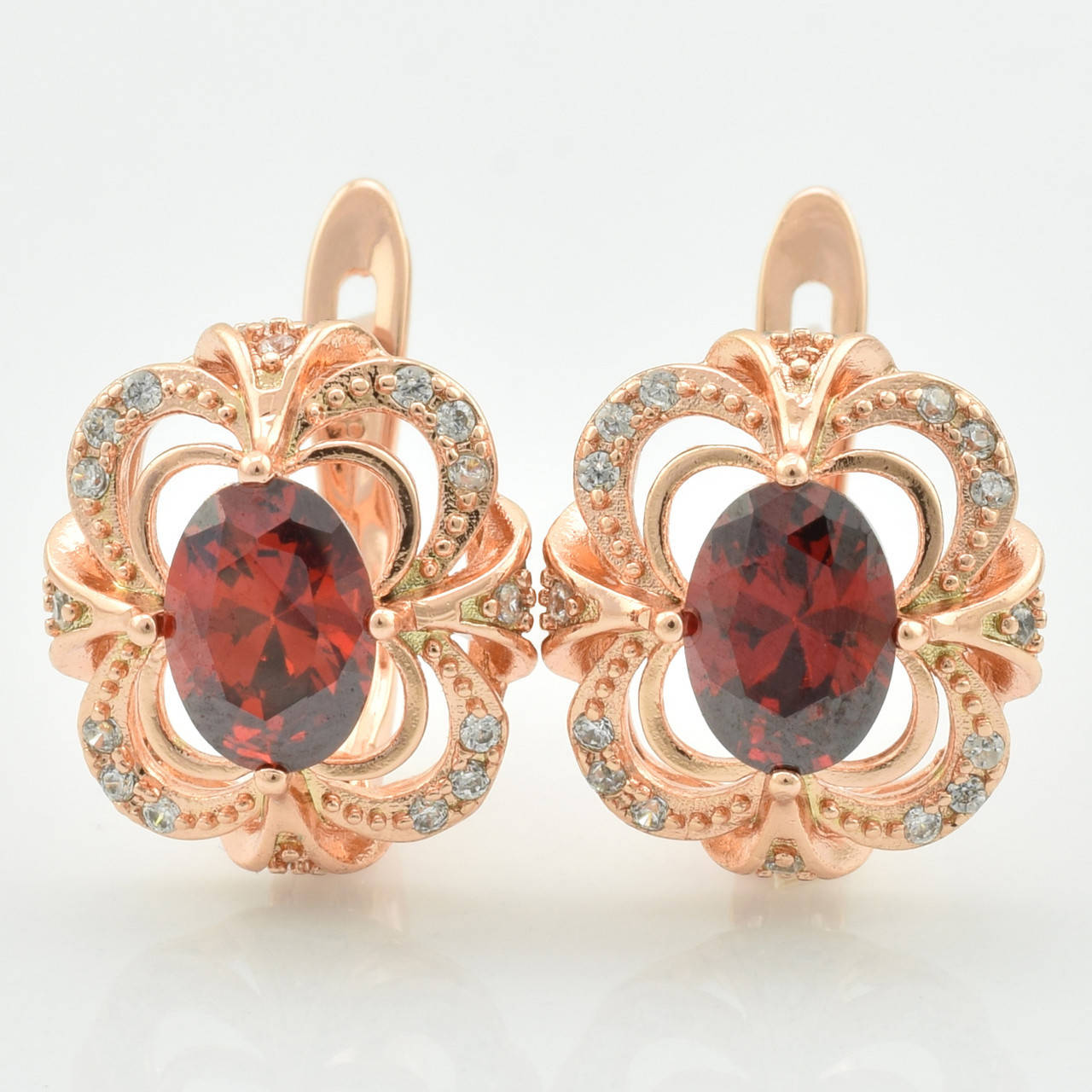 

Серьги Xuping Королева Луиза 21804 размер 13х10 мм красные фианиты вес 3.3 г позолота РО