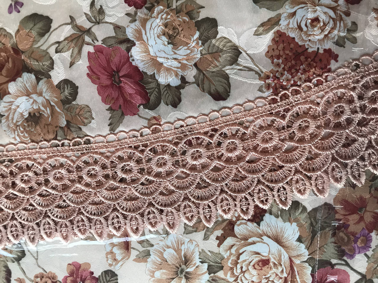 

Скатертина Dan Li тканинна