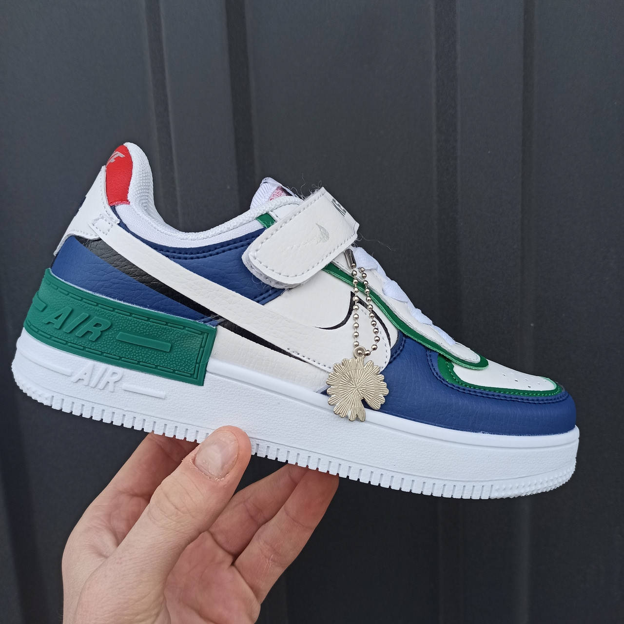 

Кроссовки подростковые Nike Air Force 1 AF1 размеры 32,33,34,35,36,37,38,39 23