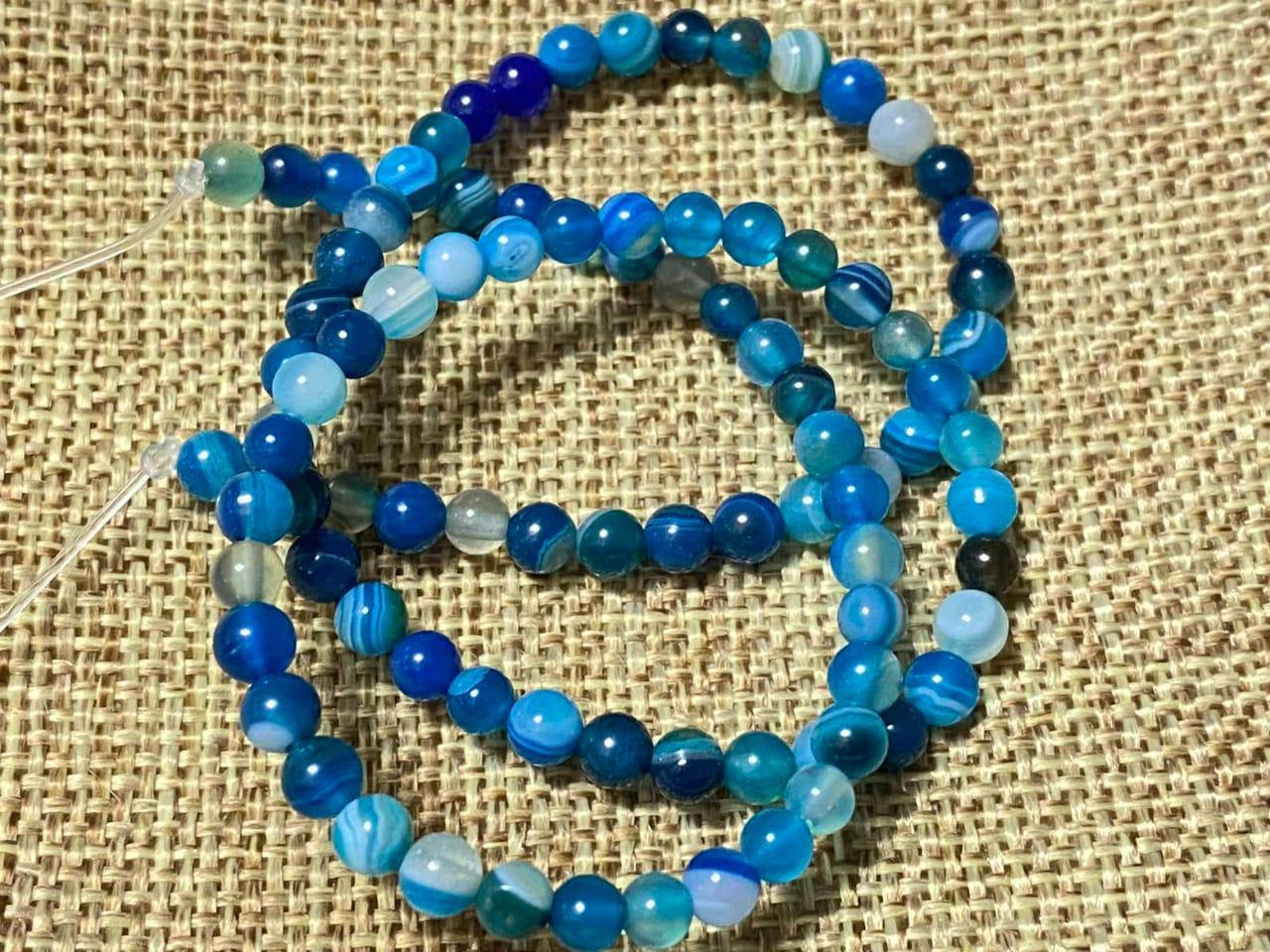 

Бусины Агат на нитке d-4мм