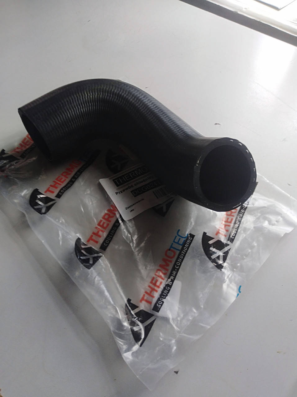 

Патрубок интеркулера THERMOTEC DCG024TT FORD CONNECT