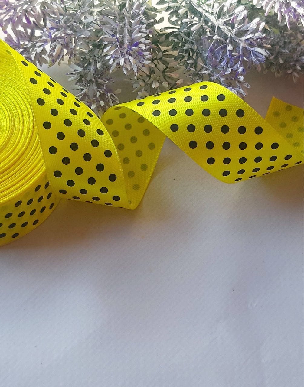

Стрічка атласна 2,5см в горох жовтий