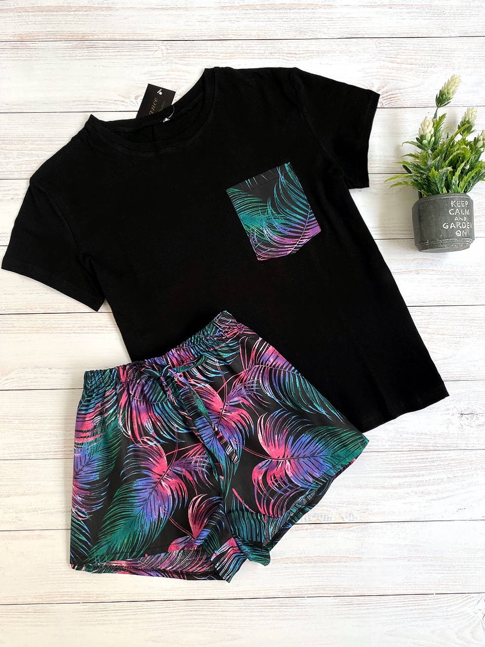 

Пижама футболка и шорты S-M листья