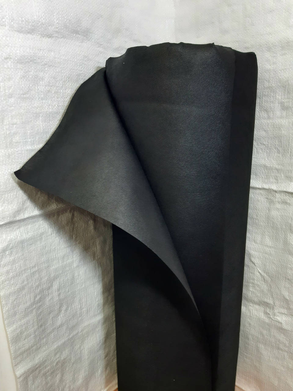 

Агроволокно черное для клубники "Shadow" 60g/m2 1.07х100м (Чехия)., Черный