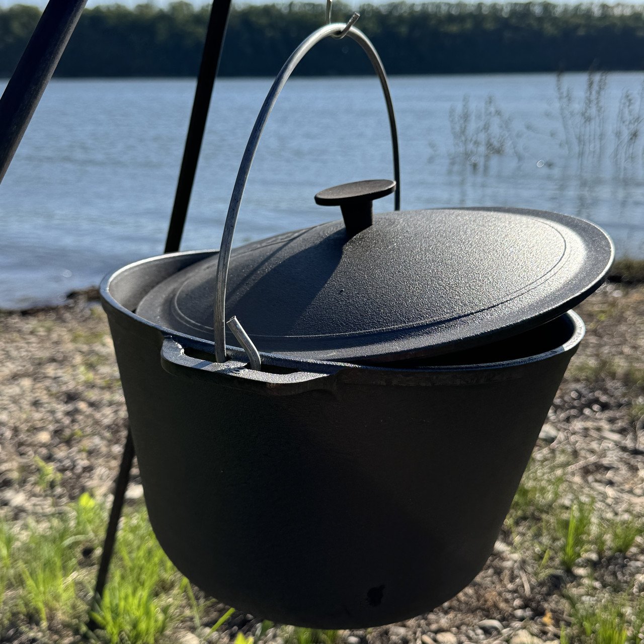 Казан чавунний туристичний на 8л з кришкою та дужкою Брізол