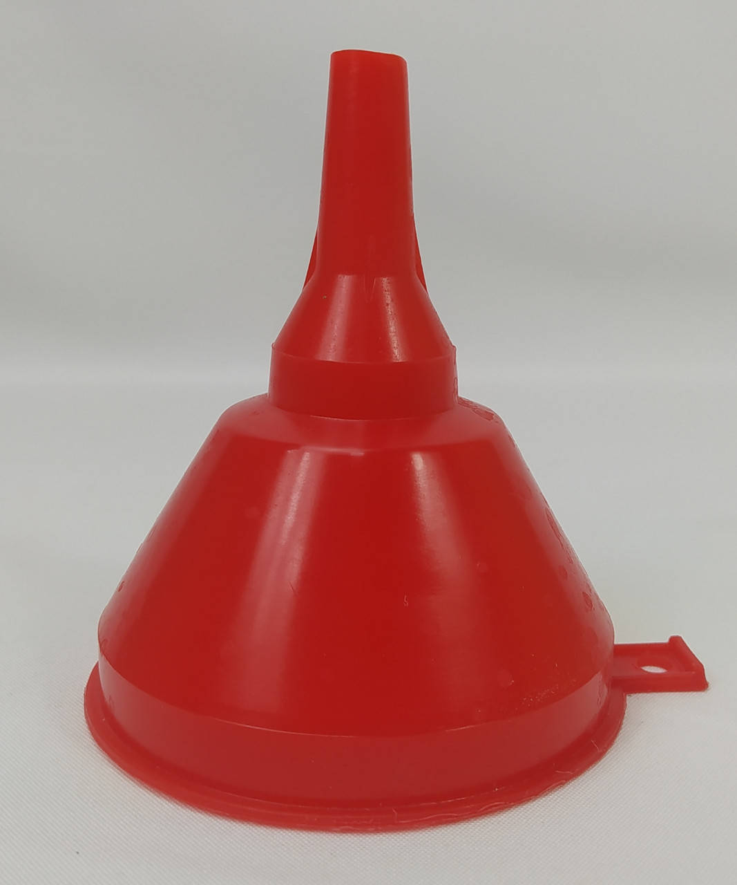 

Воронка (лейка) с ручкой круглая пластиковая, диаметр Ø 122 мм.