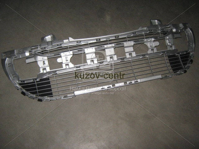 

Решетка в бампер средняя Peugeot 308 08-, OEM: 039 0440 910 / Решiтка в бамп. PEUG 308 08-