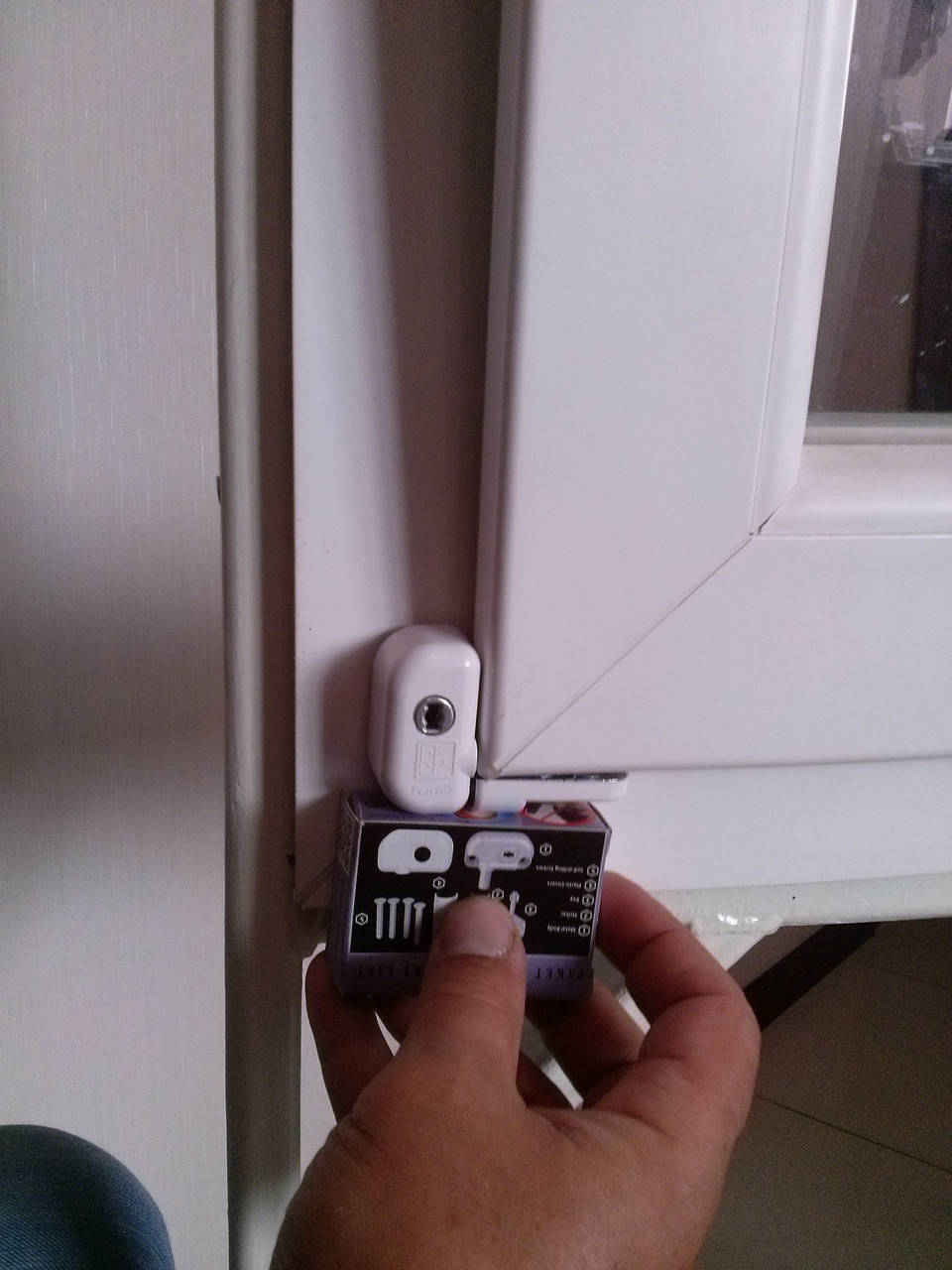 

Блокиратор антидетка на окно , детская защита на окна, Белый