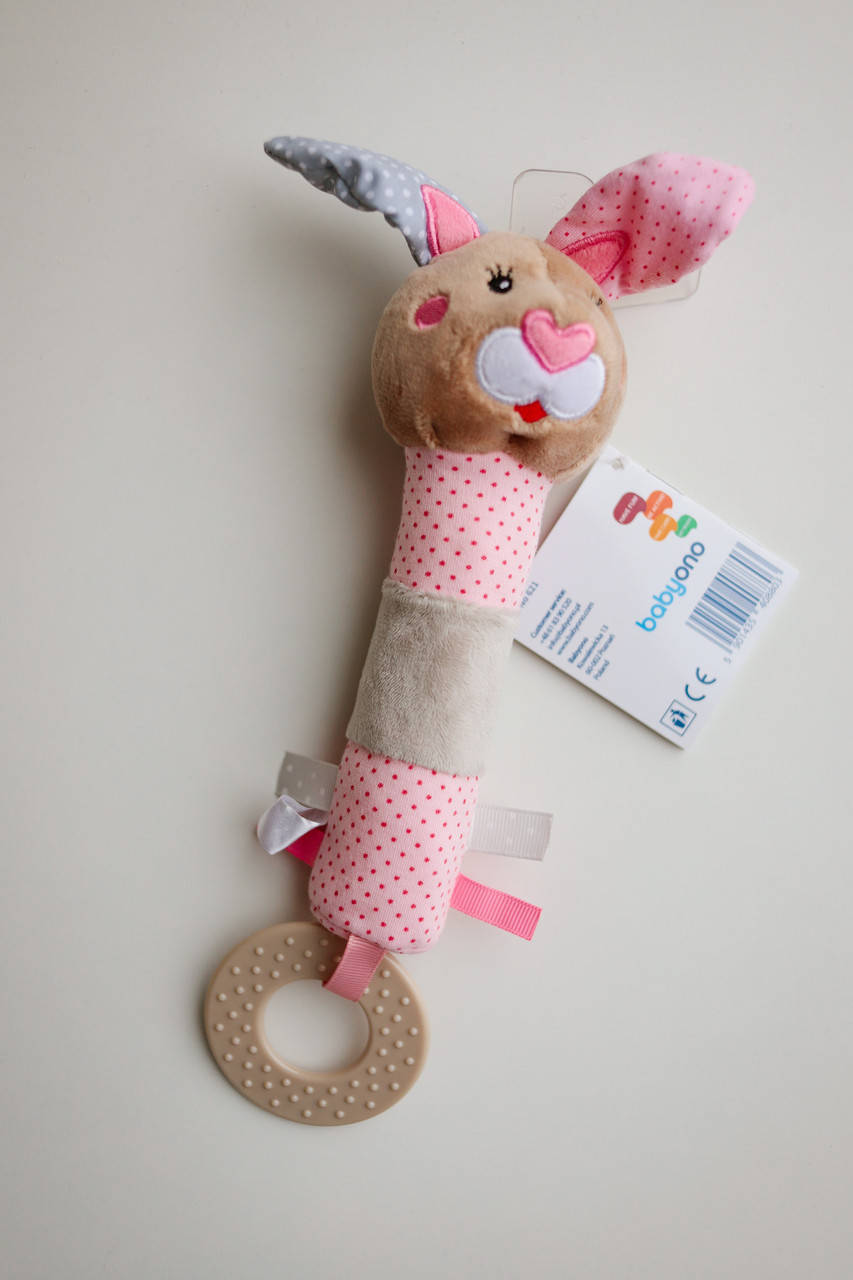 

Погремушка мягкая с пищалкой Кролик Юля BabyOno