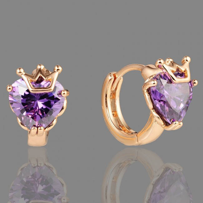 

Серьги с фиолетовыми фианитами Размер: 1,1 см. Медзолото. Медицинское золото. Ювелирная бижутерия.