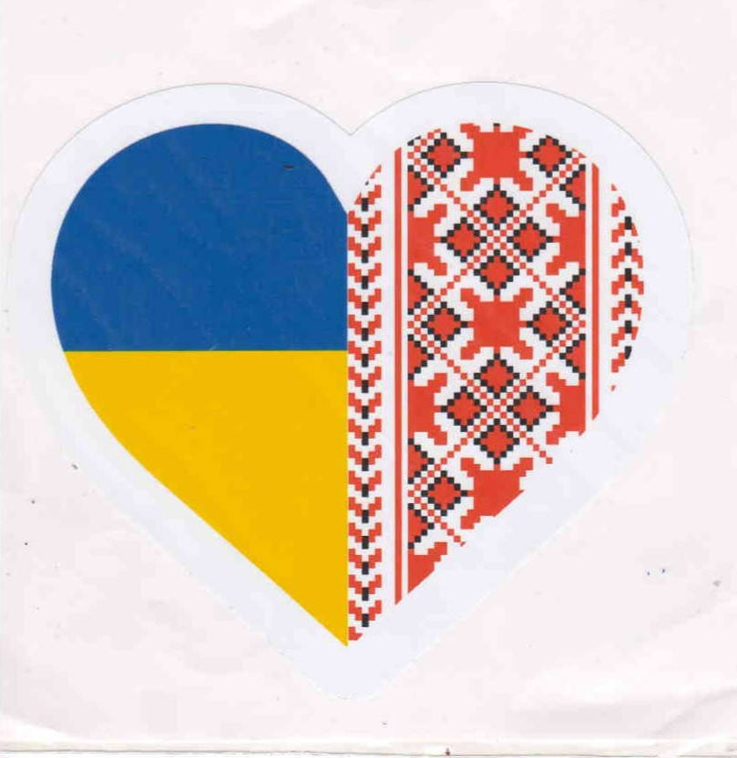 

Наклейка на авто "Украина сердце вышиванка"
