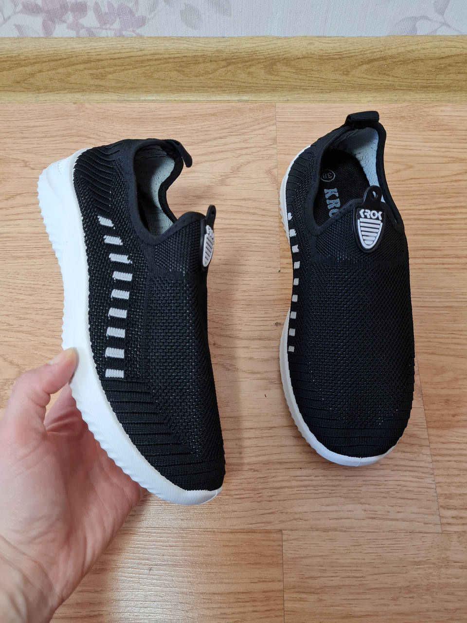 

Женские макасины черные, сетка.