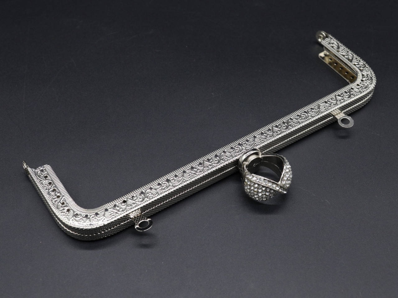 

Фермуар. Цвет "серебро". 21см.