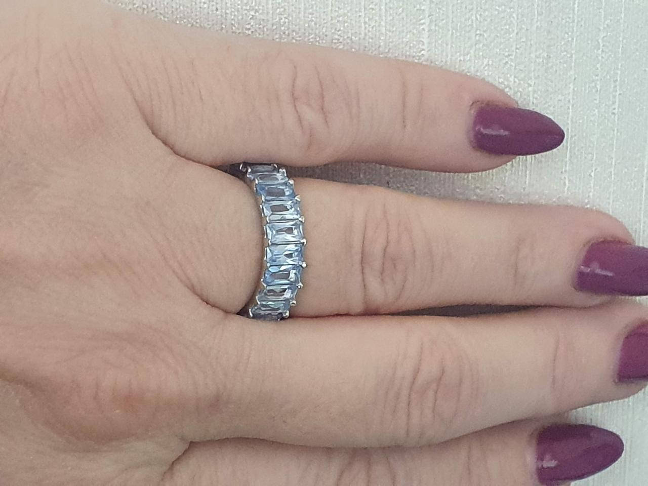 

Серебряное кольцо с фианитами. Артикул 90101388 17