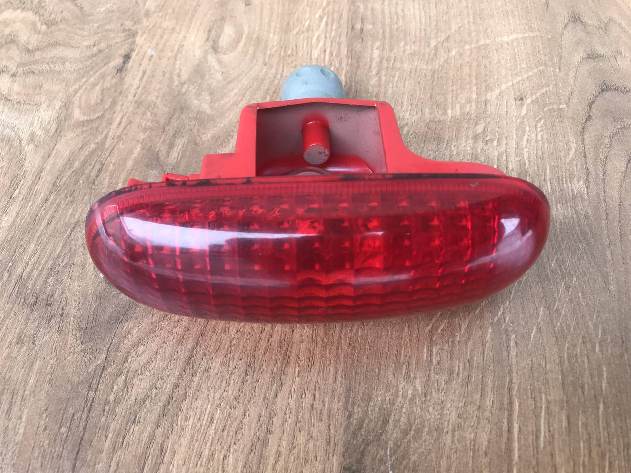 

Дополнительный стоп-сигнал Renault Trafic Opel Vivaro 8200209522