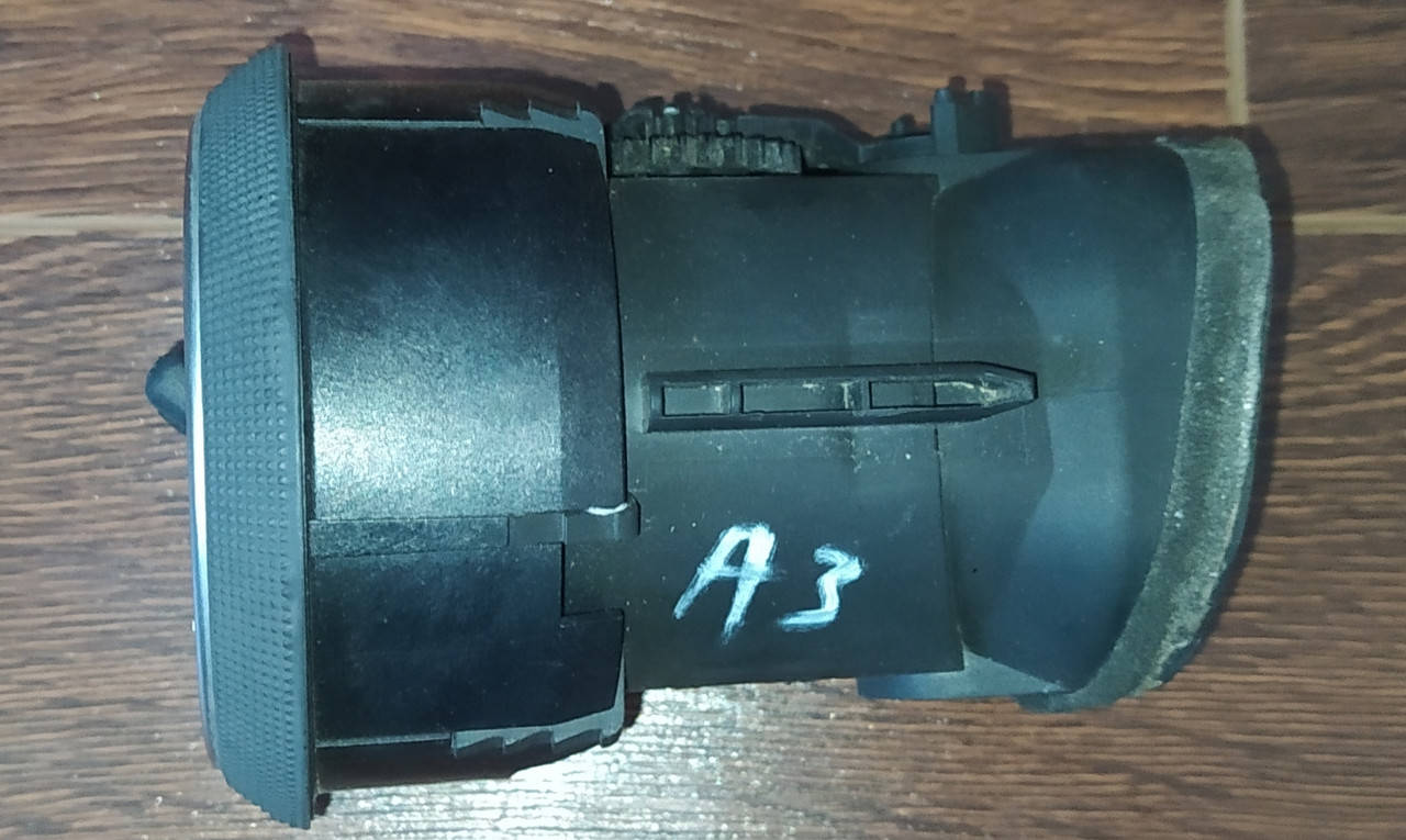 

Решетка обдува AUDI A3 8P
