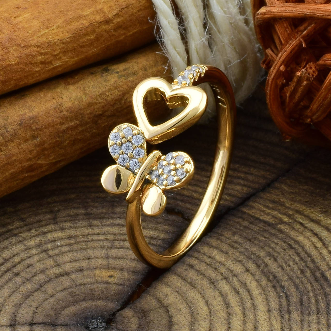 

Кольцо Xuping 14200 ширина 9 мм белые фианиты позолота 18К размер 18