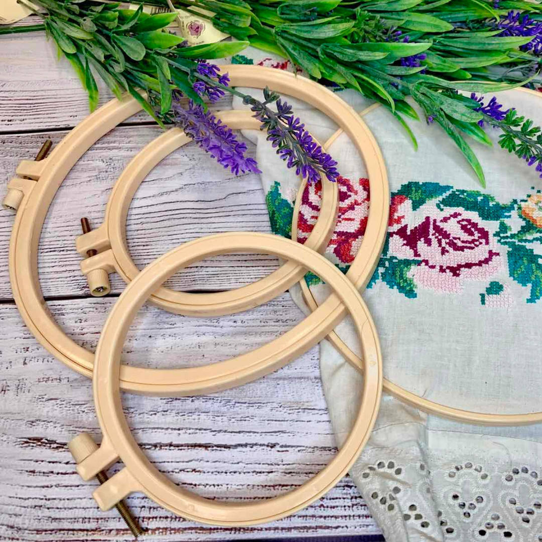 

Пяльцы вышивальные круглые пластиковые 16 см