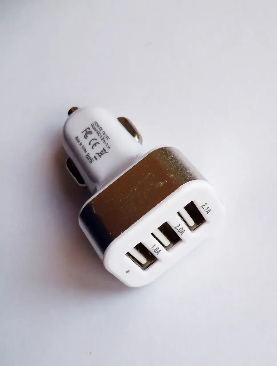 

Автомобильное зарядное устройство Car Charger 3в1 от прикуривателя, 3 USB (1,1/2,1/3,1A), адаптер, Белый