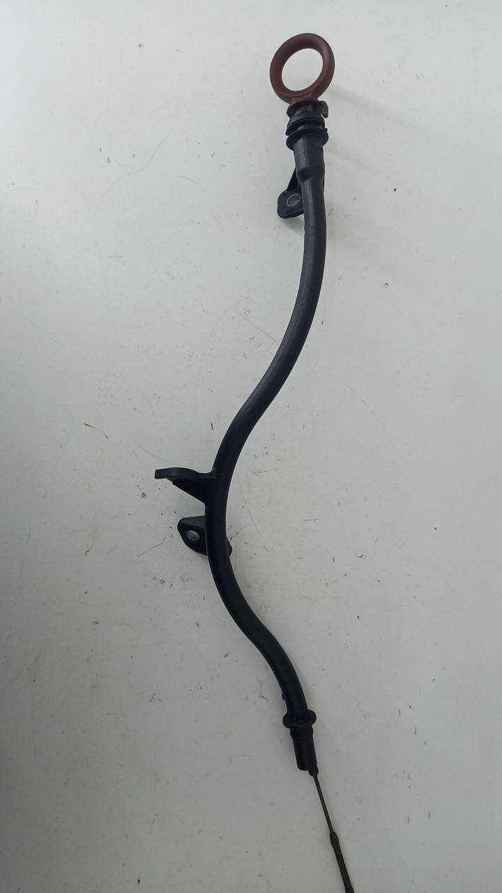 

Щуп масляный Audi A4 B8 2007 гг 03L103634