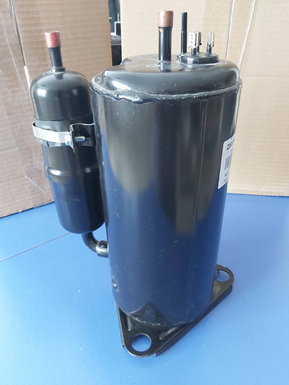 

Компрессор Galanz QXR-RB164H235BBA R-22 9000 Btu/h 090 / AKH 091 - 9192434559