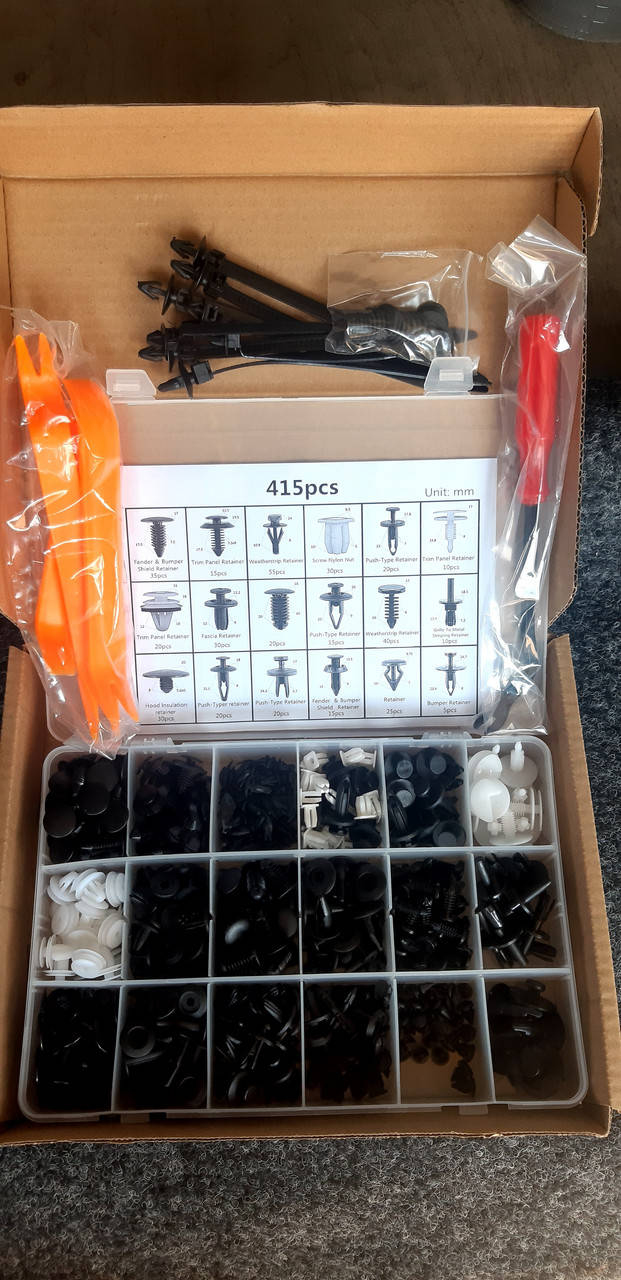 

Набір з 415 автомобільних кріплень, пістонів, кліпс і знімачів.