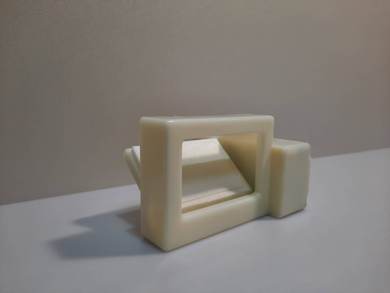 

Воздушная заслонка для холодильника Indesit Ariston C00536747