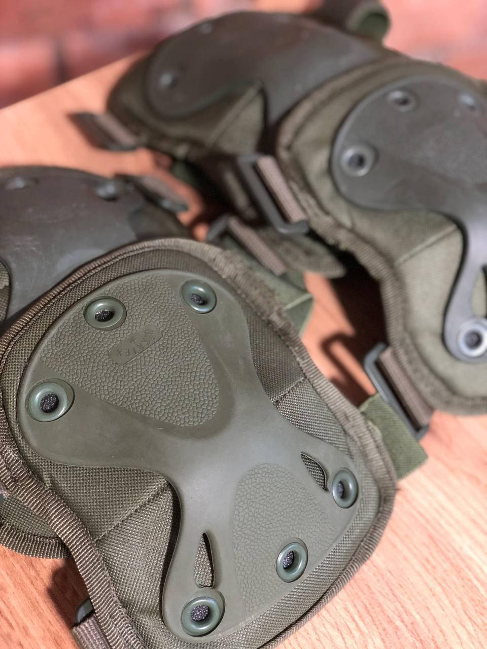 

Компелект защиты на резинке наколенники и налокотники Attack Хаки