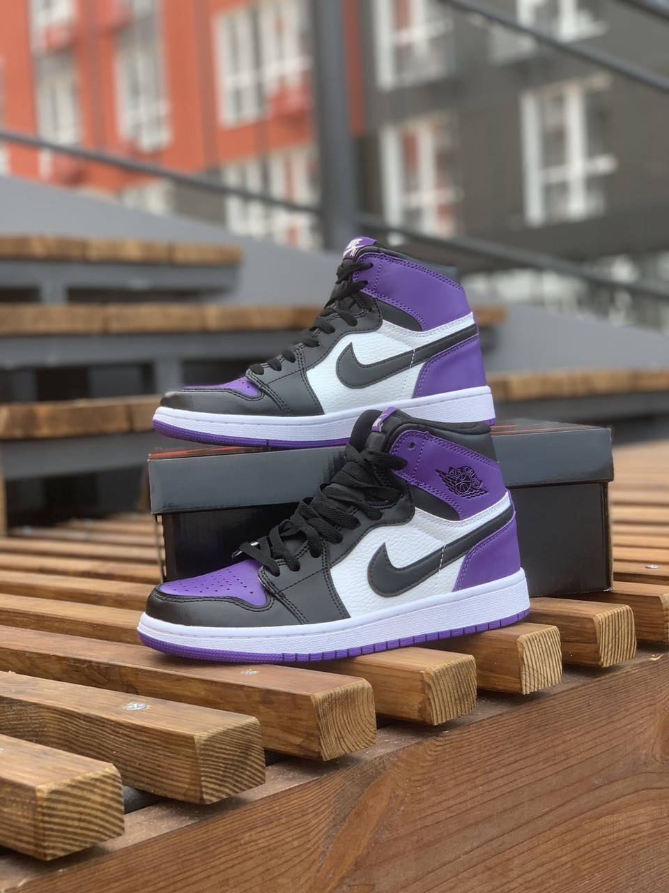 

Женские кожаные кроссовки nike air jordan 1 retro high фиолетовый с чёрным