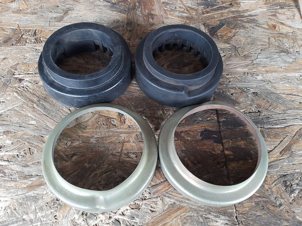 

Резинки и чашки под пружины задние Ваз 2101, 2102, 2103, 2104, 2105, 2106, 2107 стандарт