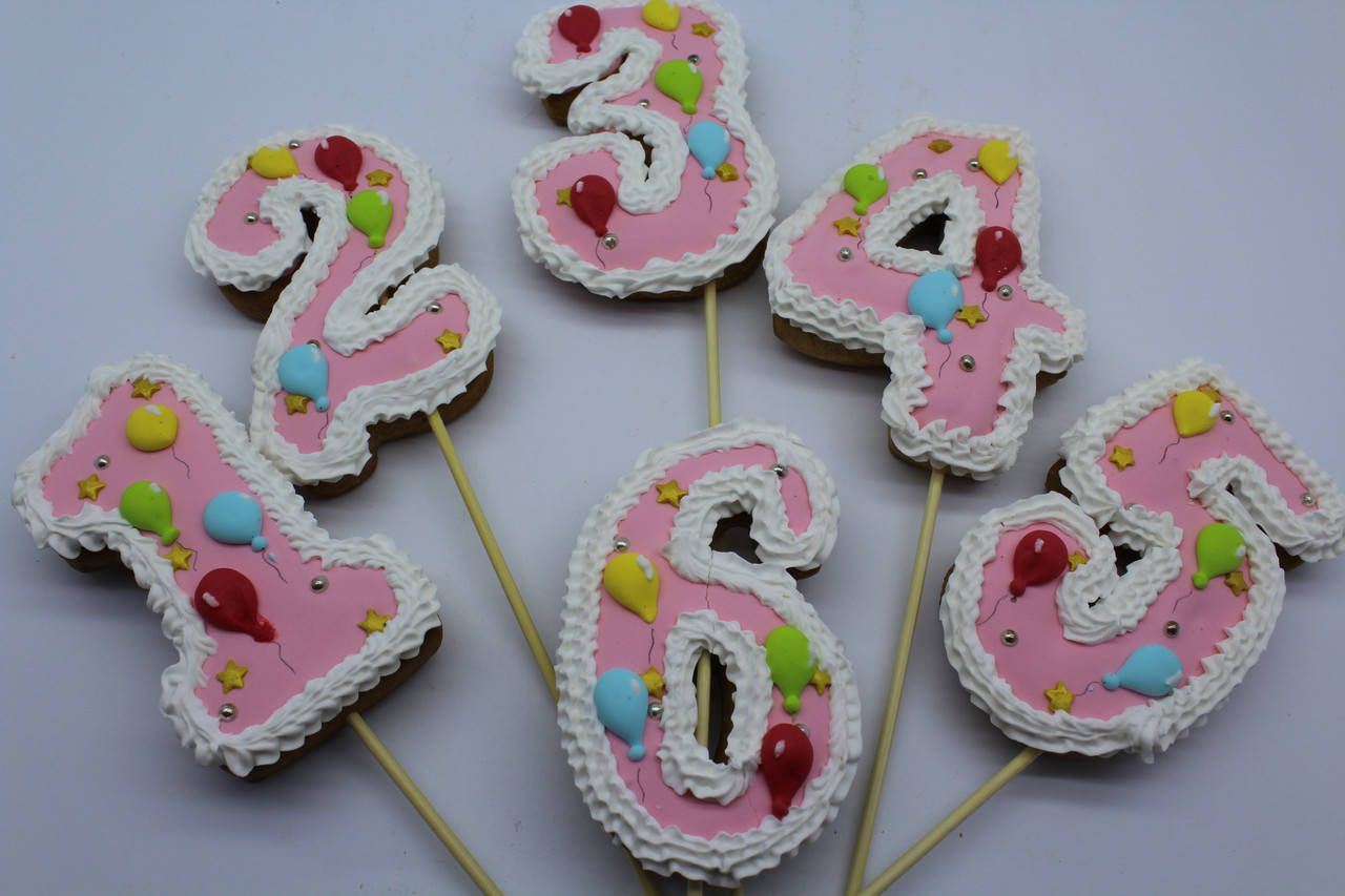 

Пряники медовые с глазурью "Цифры"