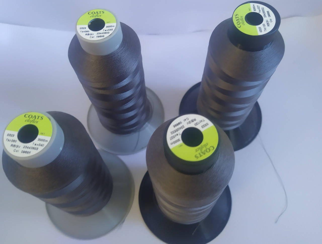 

Нитки COATS eloFLEX 120 3000м темн беж col 09685 (эластичная), Черный