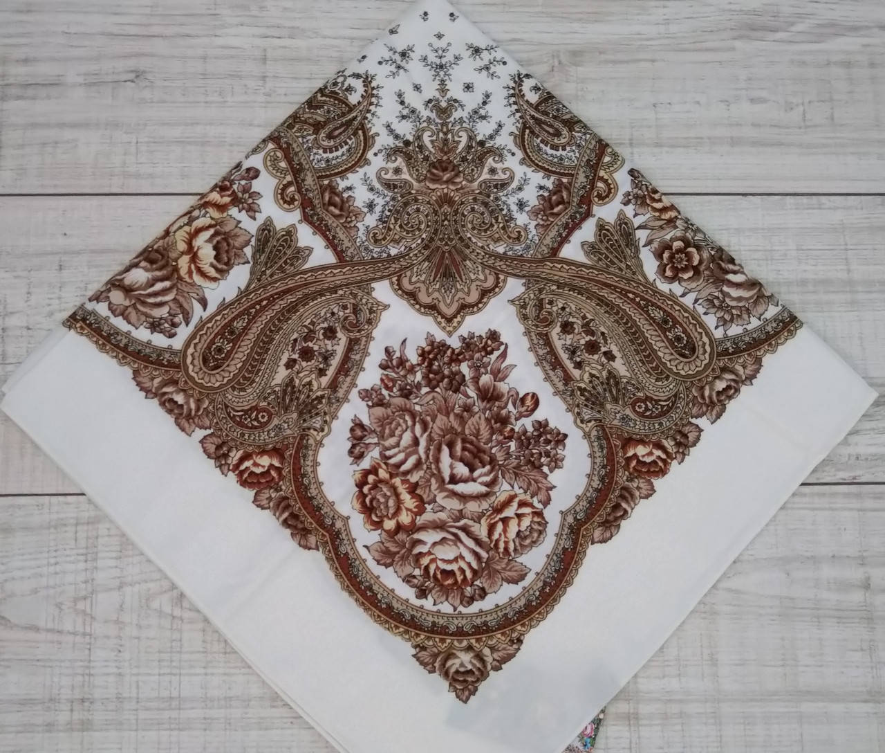 

Платок в этно стиле 80*80 белый