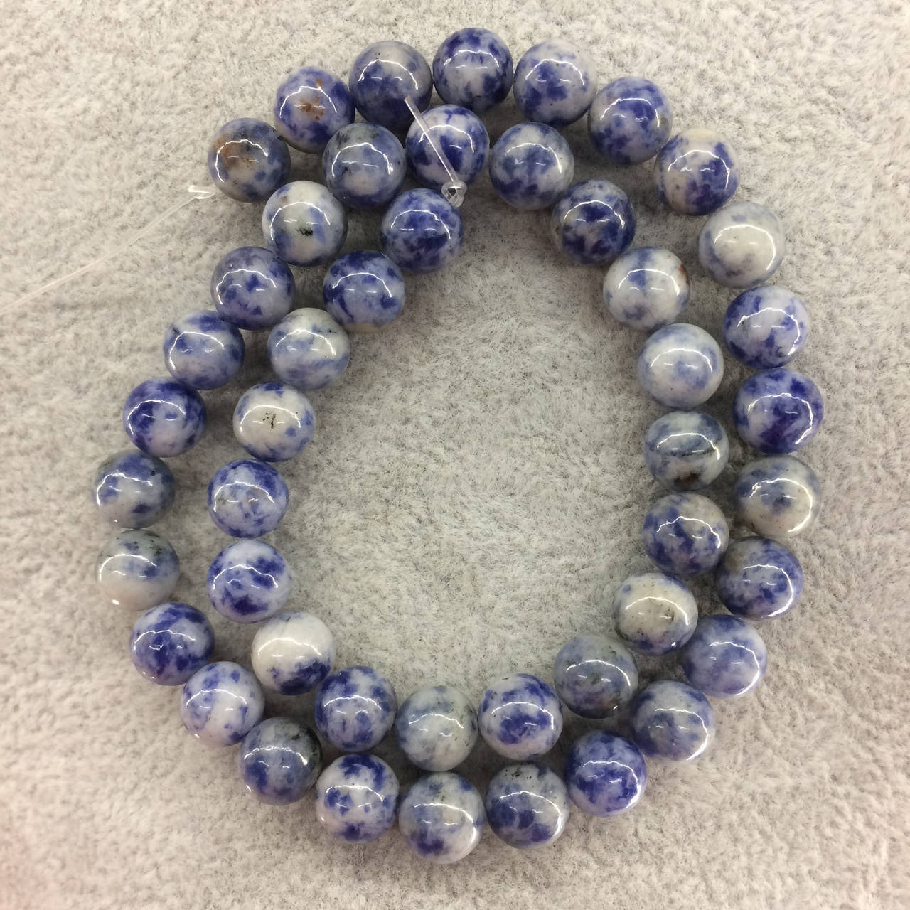 

Бусины на нитке натуральный камень Содалит гладкий шарик d=8мм