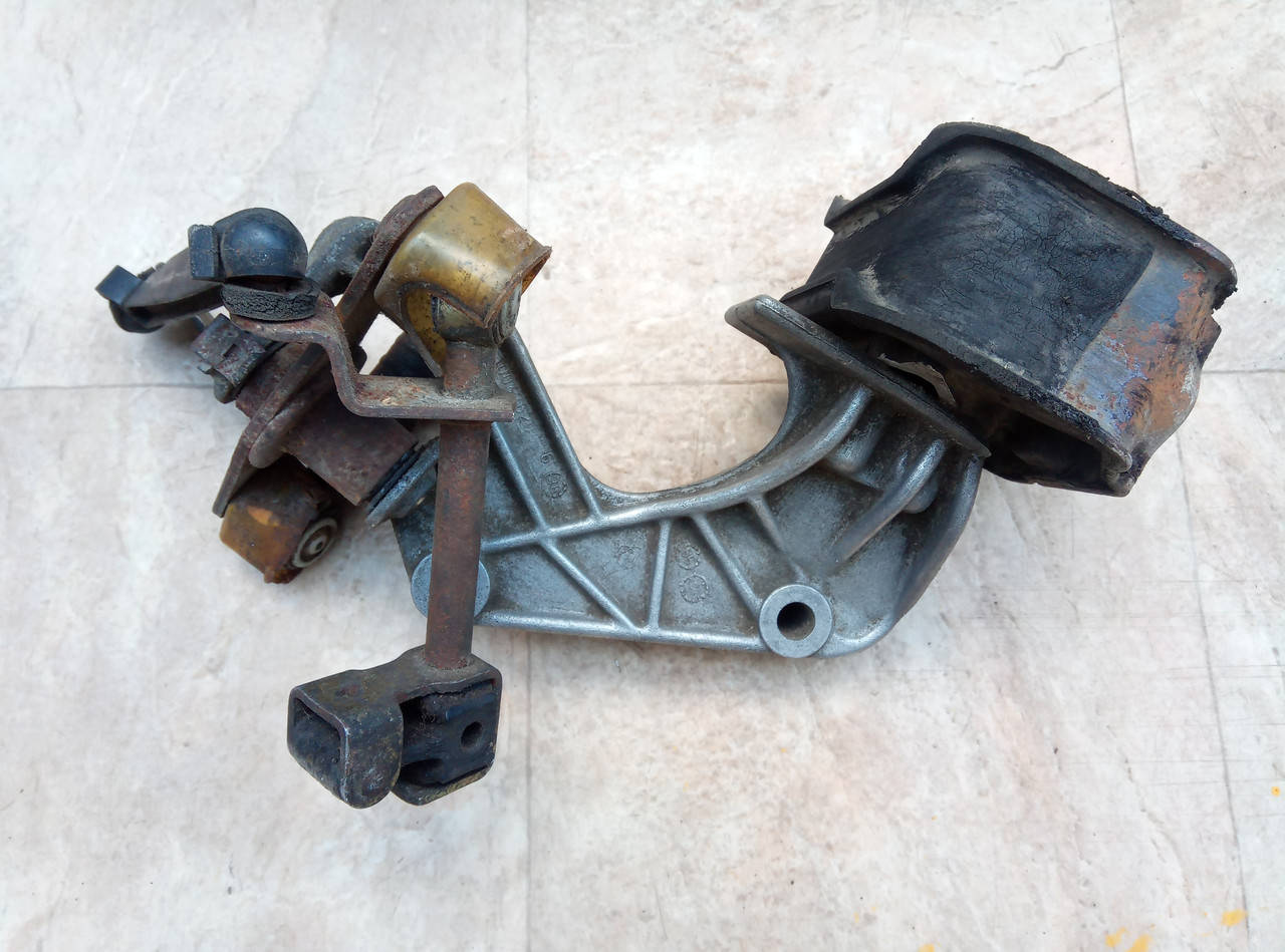

Подушка двигателя Opel Vectra A , Astra F GM 90 473 852