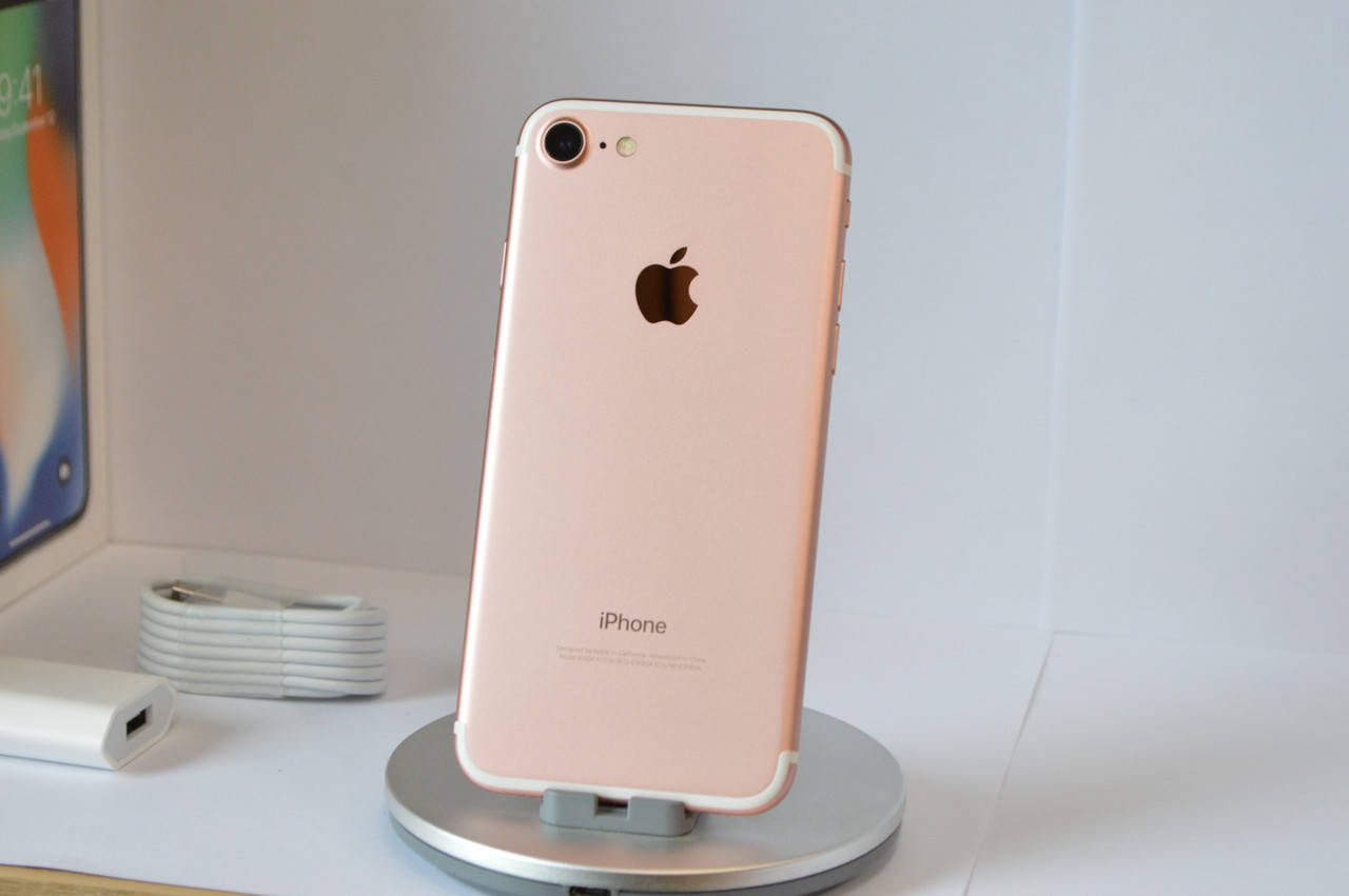 

Б/У Apple iPhone 7 32Gb Rose Gold Neverlock, Розовый