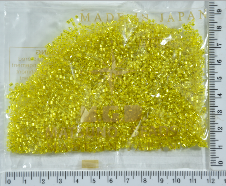 

Стеклярус рубка "MATSUNO" Япония 50гр №135 жёлт уп=1шт