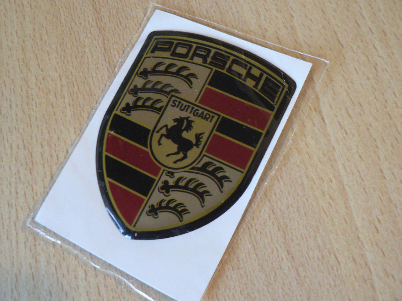 

Наклейка s вставка в эмблему Porsche Stuttgart 52х69х1,3мм силиконовая эмблема на авто Порш Порше хром