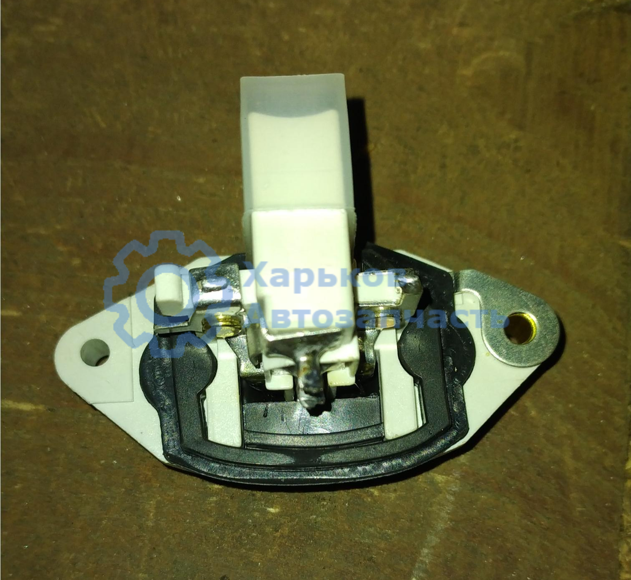 

Реле зарядки генератора BOSCH Эталон ТАТА 613 24В (1197311301)