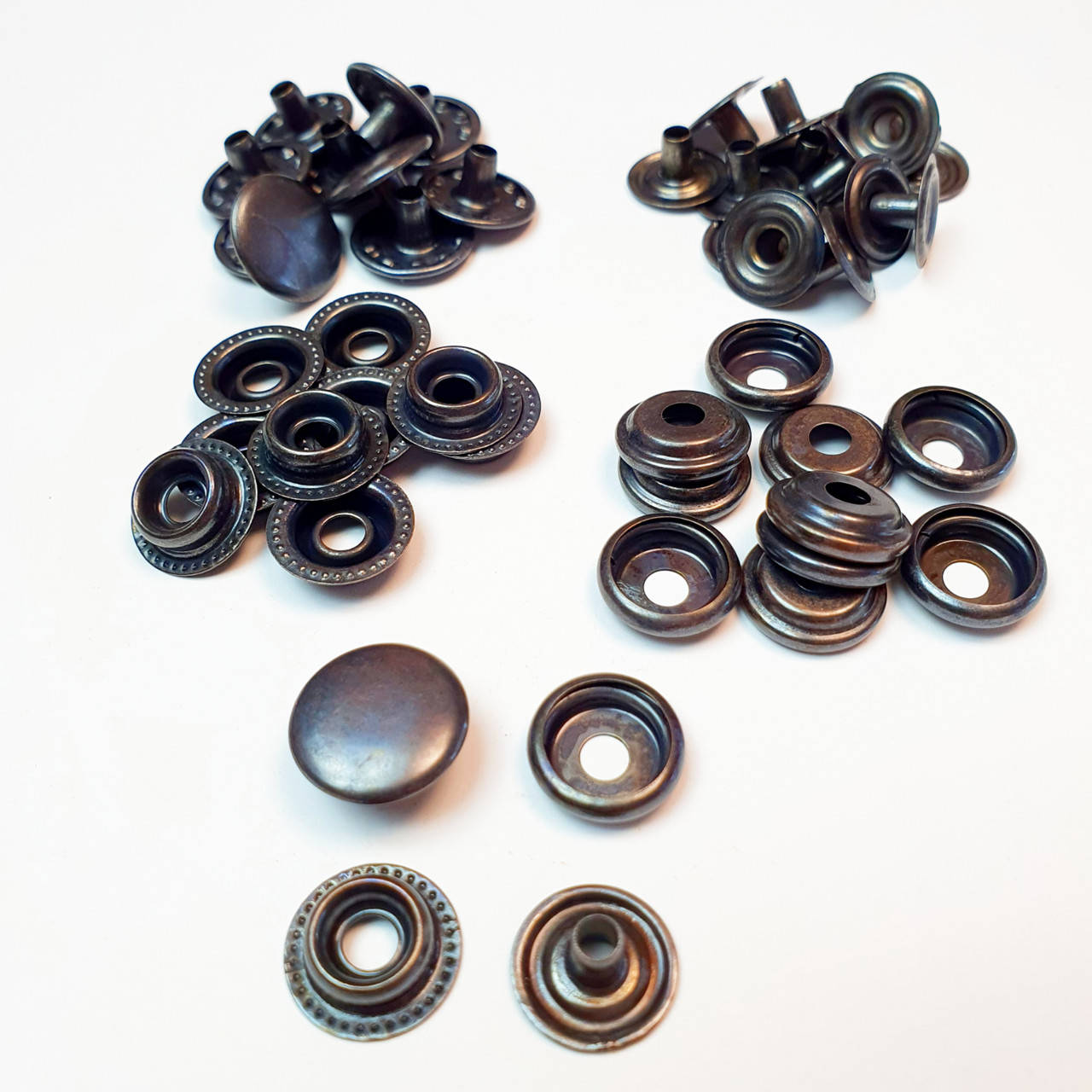 

Кнопка для одежды Каппа 15мм. 10шт. Кнопка киевская №61,Оксид (кольцевая)