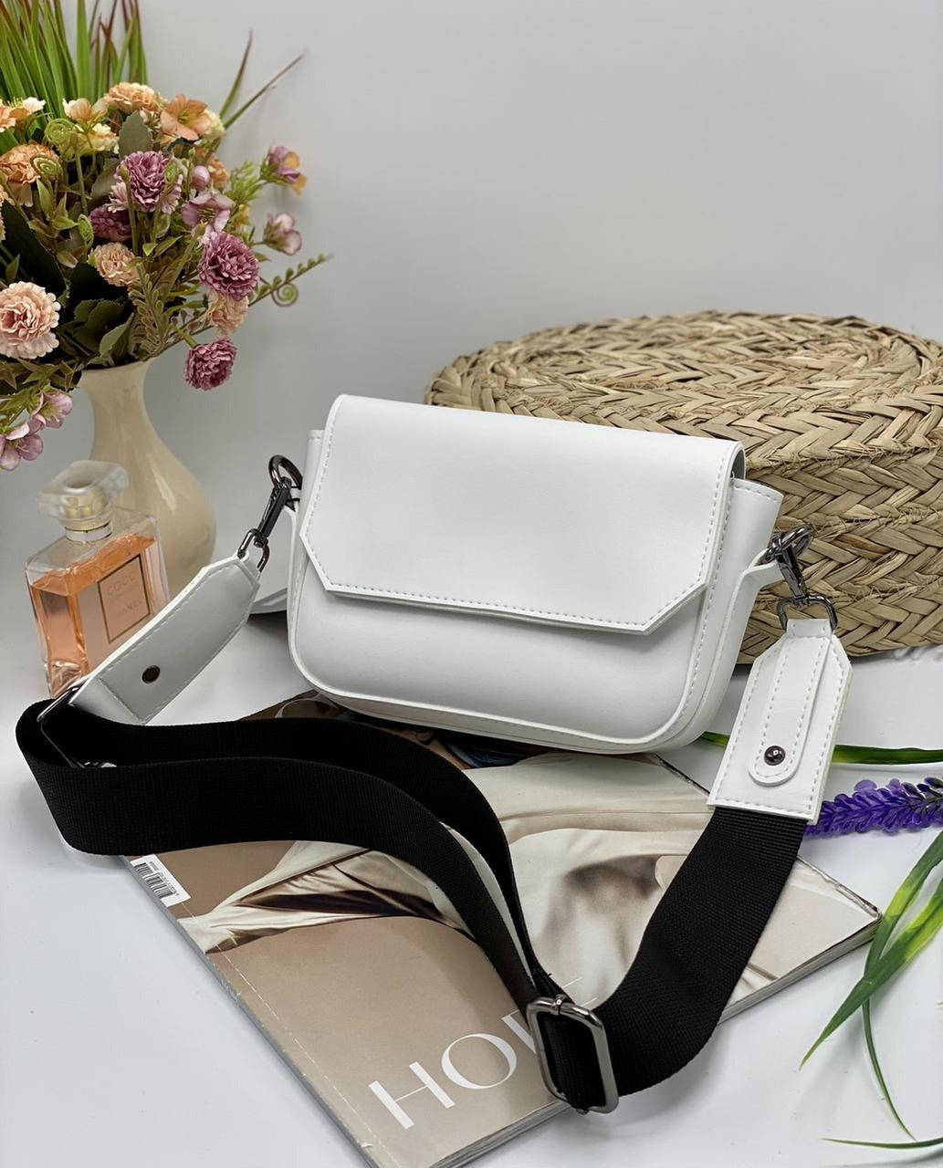 

Сумочка женская кросс-боди прямоугольная с клапаном 20*15 см Nata Белый