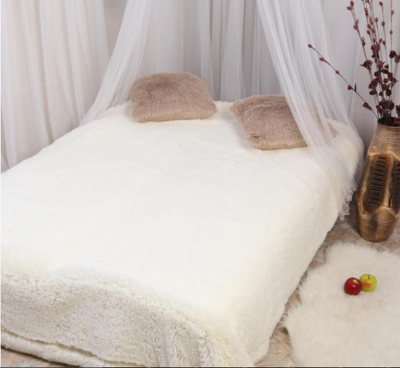 

Меховой плед травка молочный из длинного ворса