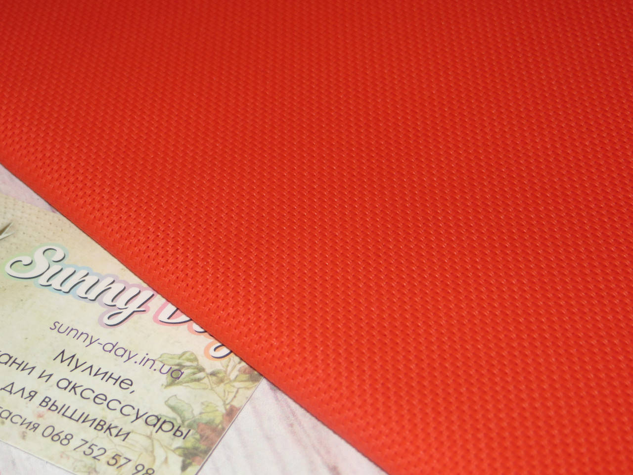 

Виниловая канва 18ct, красная, 50*50см