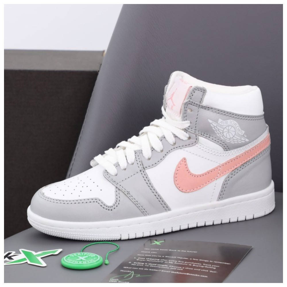 

Женские кроссовки Nike Air Jordan 1 Retro High Custom Light Grey/Smoke White, кожаные найк аир джордан 1 хай, Серый