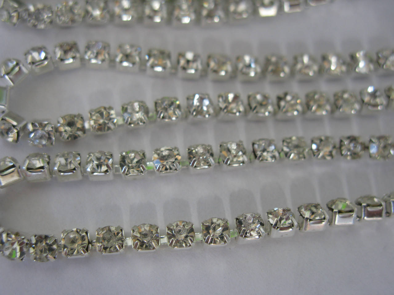 

Цепочка со стразами ss16 Crystal silver, 1м.