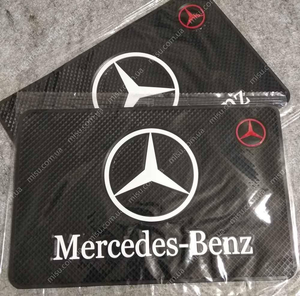

Коврик на торпедо Антискользящий Mercedes-Benz