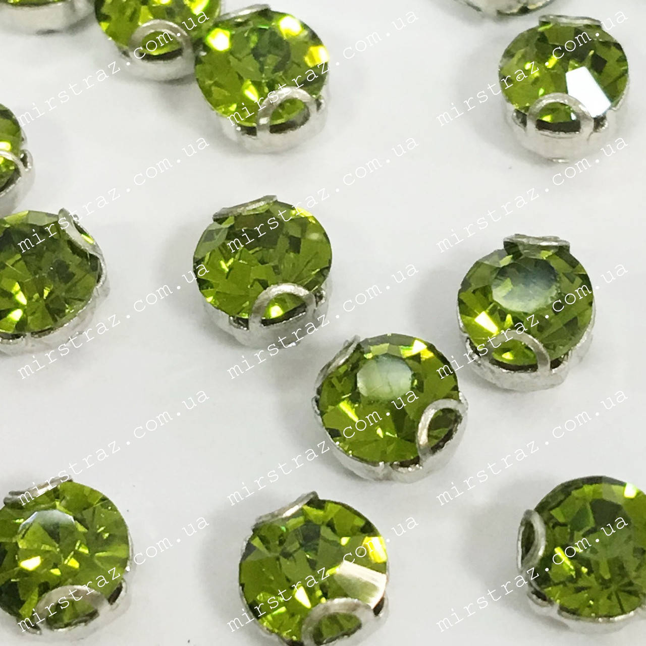 

Круглые стразы в цапах 5мм, цвет Olivine, Белый