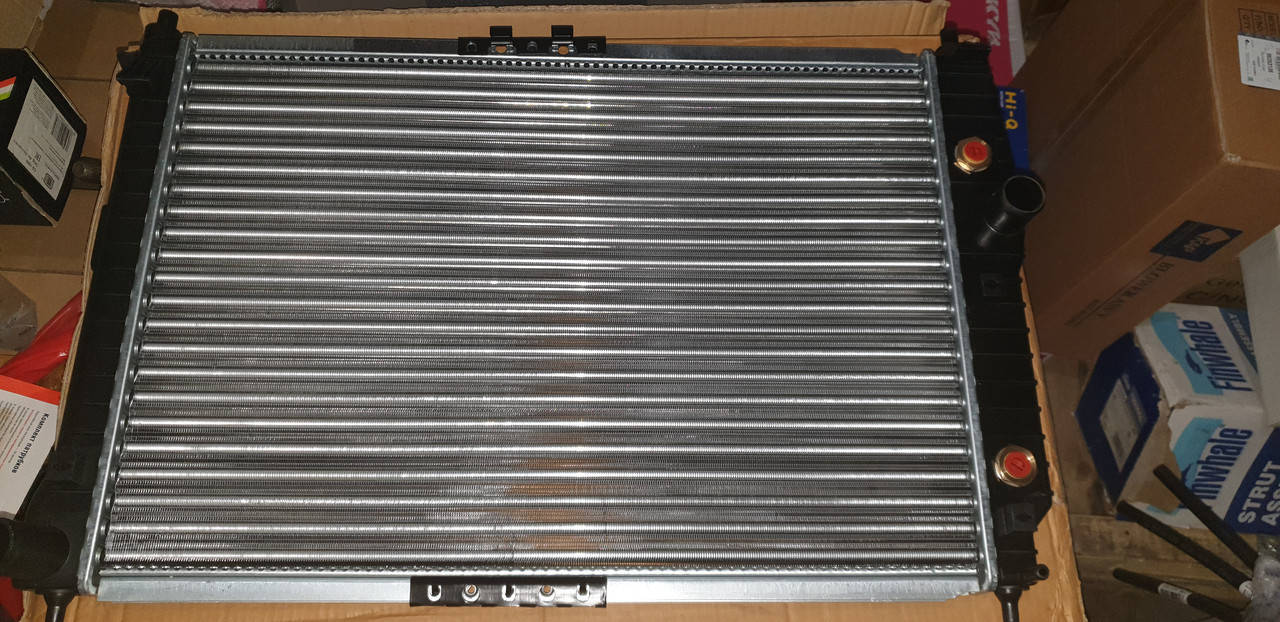 

Радиатор охлаждения (основной) Chevrolet Aveo T200, Т250 ,T255