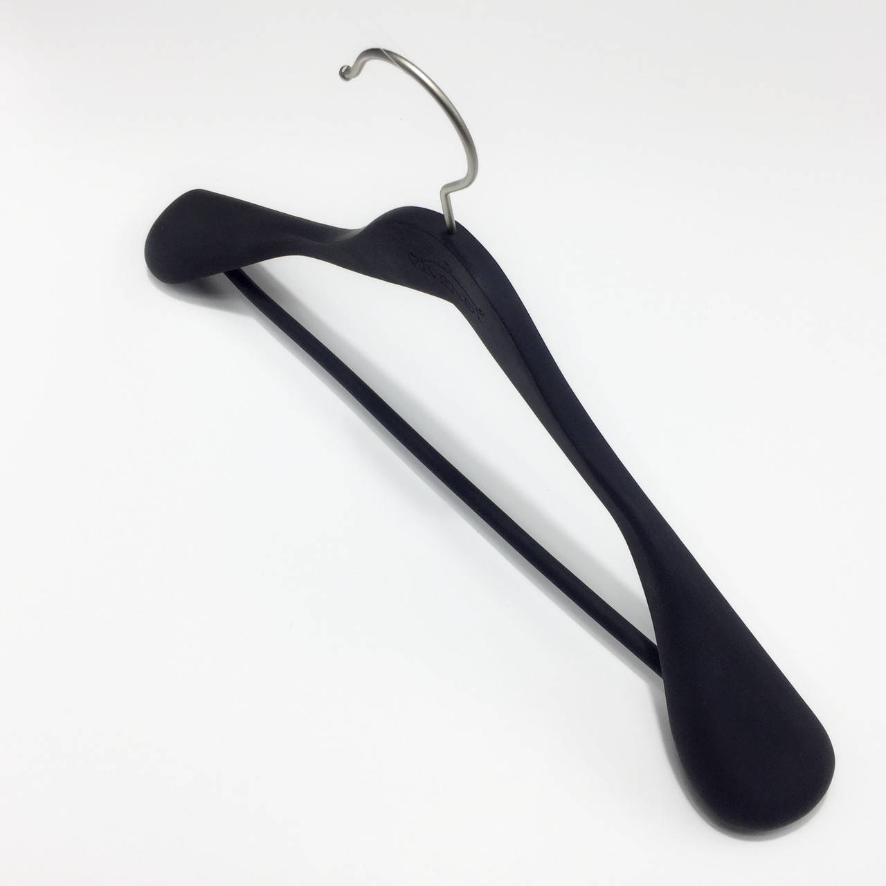 

Деревянные вешалки Vivendi чёрного цвета широкие с покрытие soft-touch, длина 450 мм, Черный